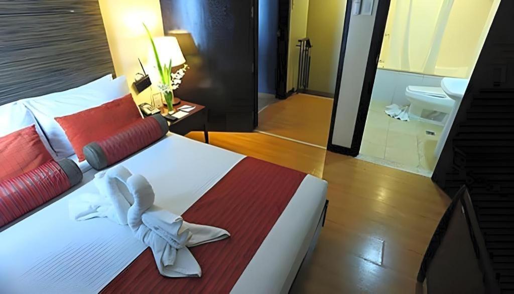 Lancaster Hotel Manila Mandaluyong Exterior foto