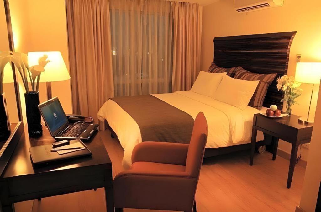 Lancaster Hotel Manila Mandaluyong Exterior foto